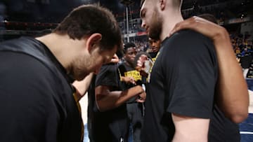 INDIANAPOLIS, IN - FEBRUARY 11: Domantas Sabonis #11 of the Indiana Pacers with his teammates huddle before the game against the New York Knicks on February 11, 2018 at Bankers Life Fieldhouse in Indianapolis, Indiana. NOTE TO USER: User expressly acknowledges and agrees that, by downloading and or using this Photograph, user is consenting to the terms and conditions of the Getty Images License Agreement. Mandatory Copyright Notice: Copyright 2018 NBAE (Photo by Ron Hoskins/NBAE via Getty Images)
