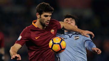 ROME, ITALY - JANUARY 19: Federico Fazio (L) of AS Roma competes for the ball with Ante Budimir of UC Sampdoria during the TIM Cup match between AS Roma and UC Sampdoria at Stadio Olimpico on January 19, 2017 in Rome, Italy. (Photo by Paolo Bruno/Getty Images)