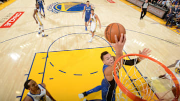 OAKLAND, CA - NOVEMBER 13: Aaron Gordon #00 of the Orlando Magic goes for a lay up against the Golden State Warriors on November 13, 2017 at ORACLE Arena in Oakland, California. NOTE TO USER: User expressly acknowledges and agrees that, by downloading and or using this photograph, user is consenting to the terms and conditions of Getty Images License Agreement. Mandatory Copyright Notice: Copyright 2017 NBAE (Photo by Noah Graham/NBAE via Getty Images)