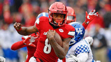 Nov 26, 2016; Louisville, KY, USA; Louisville Cardinals quarterback Lamar Jackson (8) runs the ball against the Kentucky Wildcats during the first quarter at Papa John