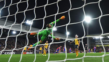 LONDON, ENGLAND - APRIL 10: Emiliano Martinez of Arsenal fails to stop Yohan Cabaye of Crystal Palace from scoring their second goal during the Premier League match between Crystal Palace and Arsenal at Selhurst Park on April 10, 2017 in London, England. (Photo by Mike Hewitt/Getty Images)
