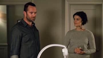 BLINDSPOT -- "Evil Did I Dwell, Lewd Did I Live" Episode 216 -- Pictured: (l-r) Sullivan Stapleton as Kurt Weller, Jaimie Alexander as Jane Doe -- (Photo by: David Giesbrecht/NBC)