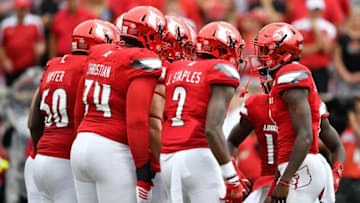 Sep 17, 2016; Louisville, KY, USA; Louisville Cardinals quarterback Lamar Jackson (8) during the first quarter against the Florida State Seminoles at Papa John