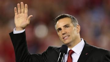 GLENDALE, AZ - SEPTEMBER 08: Former Arizona Cardinals quarterback Kurt Warner is inducted into the Arizona Cardinals Ring of Honor during halftime of the NFL game against the San Diego Chargers at the University of Phoenix Stadium on September 8, 2014 in Glendale, Arizona. (Photo by Christian Petersen/Getty Images)