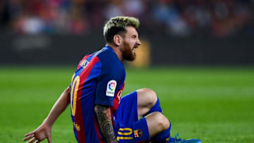 BARCELONA, SPAIN - SEPTEMBER 21: Lionel Messi of FC Barcelona reacts injured on the pitch during the La Liga match between FC Barcelona and Club Atletico de Madrid at the Camp Nou stadium on September 21, 2016 in Barcelona, Spain. (Photo by David Ramos/Getty Images)