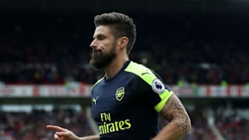 SUNDERLAND, ENGLAND - OCTOBER 29: Olivier Giroud of Arsenal celebrates scoring his team's third goal during the Premier League match between Sunderland and Arsenal at the Stadium of Light on October 29, 2016 in Sunderland, England. (Photo by Ian MacNicol/Getty Images)
