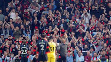 LONDON, ENGLAND - MARCH 30: Players acknowledge the fans as they hold up red and black scarves in tribute to Bernard Halford, former club secretary, following the Premier League match between Fulham FC and Manchester City at Craven Cottage on March 30, 2019 in London, United Kingdom. (Photo by Richard Heathcote/Getty Images)