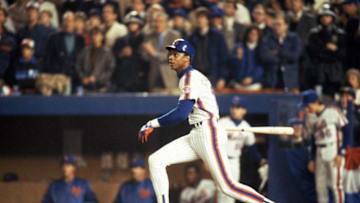 FLUSHING, NY - OCTOBER 27: Right fielder Darryl Strawberry
