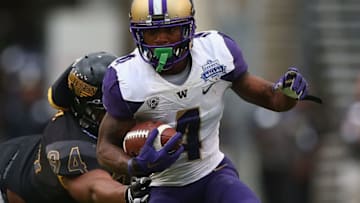 DALLAS, TX - DECEMBER 26: Jaydon Mickens#4 of the Washington Huskies runs past Dylan Bradley #94 of the Southern Miss Golden Eagles during the Zaxby's Heart of Dallas Bowl at Cotton Bowl on December 26, 2015 in Dallas, Texas. (Photo by Ronald Martinez/Getty Images)
