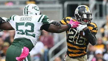 Oct 9, 2016; Pittsburgh, PA, USA; Pittsburgh Steelers running back Le'Veon Bell (26) runs the ball past New York Jets linebacker David Harris (52) during the first half of their game at Heinz Field. Mandatory Credit: Jason Bridge-USA TODAY Sports
