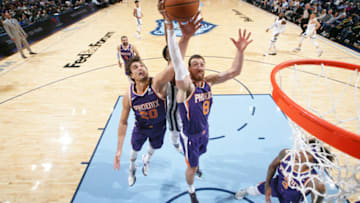 MEMPHIS, TN - NOVEMBER 2: Dario Saric #20 and Frank Kaminsky #8 of the Phoenix Suns fight for the rebound against the Memphis Grizzlies on November 2, 2019 at FedExForum in Memphis, Tennessee. NOTE TO USER: User expressly acknowledges and agrees that, by downloading and or using this photograph, User is consenting to the terms and conditions of the Getty Images License Agreement. Mandatory Copyright Notice: Copyright 2019 NBAE (Photo by Joe Murphy/NBAE via Getty Images)