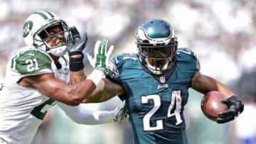 Sep 27, 2015; East Rutherford, NJ, USA; Philadelphia Eagles running back Ryan Mathews (24) stiff arms New York Jets strong safety Marcus Gilchrist (21) to gain extra yards at MetLife Stadium. Mandatory Credit: Steven Ryan-USA TODAY Sports
