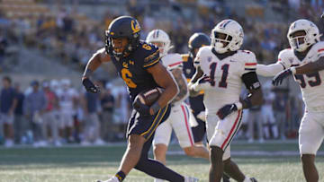 BERKELEY, CALIFORNIA - SEPTEMBER 24: Running back Jaydn Ott #6 of the California Golden Bears runs for a touchdown against the Arizona Wildcats in the third quarter at FTX Field at California Memorial Stadium on September 24, 2022 in Berkeley, California. The Golden Bears won the game 49-31. (Photo by Thearon W. Henderson/Getty Images)