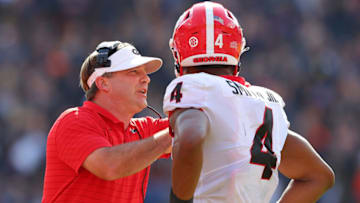 AUBURN, ALABAMA - OCTOBER 09: Head coach Kirby Smart of the Georgia Bulldogs converses with Nolan Smith #4 against the Auburn Tigers during the first half at Jordan-Hare Stadium on October 09, 2021 in Auburn, Alabama. (Photo by Kevin C. Cox/Getty Images)