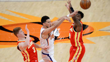 Phoenix Suns, Devin Booker (1) passes the ball past Atlanta Hawks guard Kevin Huerter (3) and forward Solomon Hill (18) during the second half at Phoenix Suns Arena. Mandatory CrediPhoto by Joe Camporeale-USA TODAY Sports)