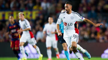 BARCELONA, SPAIN - SEPTEMBER 29: Karim Bellarabi of Bayer 04 Leverkusen conducts the ball during the UEFA Champions League Group E match between FC Barcelona and Bayern 04 Leverkusen at Camp Nou on September 29, 2015 in Barcelona, Spain. (Photo by Alex Caparros/Getty Images)