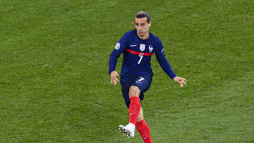 BUCHAREST, ROMANIA - JUNE 28: Antoine Griezmann of France passes the ball during the UEFA Euro 2020 Championship Round of 16 match between France and Switzerland at National Arena on June 28, 2021 in Bucharest, Romania. (Photo by Marcio Machado/Getty Images)