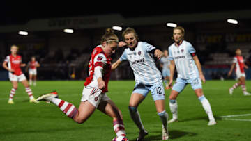 BOREHAMWOOD, ENGLAND - NOVEMBER 07: Kim Little of Arsenal crosses the ball during the Barclays FA Women's Super League match between Arsenal Women and West Ham United Women at Meadow Park on November 07, 2021 in Borehamwood, England. (Photo by Harriet Lander/Getty Images)