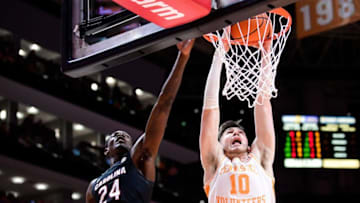 Tennessee forward John Fulkerson (10) dunks the ball over South Carolina forward Keyshawn Bryant (24) during a game between Tennessee and South Carolina at Thompson-Boling Arena in Knoxville, Tenn. on Tuesday, Jan. 11, 2022.Kns Tennessee South Carolina
