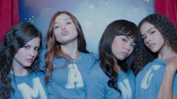 GINNY & GEORGIA (L to R) SARA WAISGLASS as MAXINE, KATIE DOUGLAS as ABBY, CHELSEA CLARK as NORAH, and ANTONIA GENTRY as GINNY in episode 103 of GINNY & GEORGIA Cr. COURTESY OF NETFLIX © 2020