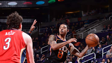 PHOENIX, AZ - NOVEMBER 24: Tyler Ulis #8 of the Phoenix Suns handles the ball against the New Orleans Pelicans on November 24, 2017 at Talking Stick Resort Arena in Phoenix, Arizona. NOTE TO USER: User expressly acknowledges and agrees that, by downloading and or using this photograph, user is consenting to the terms and conditions of the Getty Images License Agreement. Mandatory Copyright Notice: Copyright 2017 NBAE (Photo by Michael Gonzales/NBAE via Getty Images)