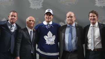 BUFFALO, NY - JUNE 24: Auston Matthews poses onstage with general manager Lou Lamoriello,second from left, director of player personnel Mark Hunter, second from right, and head coach Mike Babcock, far right, of the Toronto Maple Leafs after being selected first overall by the Toronto Maple Leafs in the 2016 NHL Draft at First Niagara Center on June 24, 2016 in Buffalo, New York. (Photo by Dave Sandford/NHLI via Getty Images)