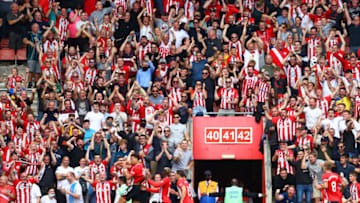 SOUTHAMPTON, ENGLAND - AUGUST 22: Che Adams of Southampton celebrates after scoring their side's first goal during the Premier League match between Southampton and Manchester United at St Mary's Stadium on August 22, 2021 in Southampton, England. (Photo by Michael Steele/Getty Images)