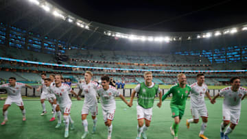 BAKU, AZERBAIJAN - JULY 03: Players of Denmark celebrate their side's victory in front of the fans after the UEFA Euro 2020 Championship Quarter-final match between Czech Republic and Denmark at Baku Olimpiya Stadionu on July 03, 2021 in Baku, Azerbaijan. (Photo by Naomi Baker/Getty Images)