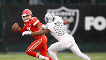 OAKLAND, CA - OCTOBER 19: Alex Smith #11 of the Kansas City Chiefs is rushed by Khalil Mack #52 of the Oakland Raiders at Oakland-Alameda County Coliseum on October 19, 2017 in Oakland, California. (Photo by Ezra Shaw/Getty Images)