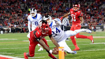 LOUISVILLE, KY - NOVEMBER 24: Malik Cunningham #3 of the Louisville Cardinals reaches for the endzone against the Kentucky Wildcats on November 24, 2018 in Louisville, Kentucky. (Photo by Andy Lyons/Getty Images)