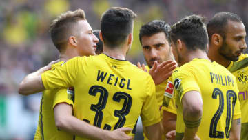 BREMEN, GERMANY - APRIL 29: Marco Reus (1st L) of Borussia Dortmund celebrates scoring his side's first goal with his team mates during the Bundesliga match between SV Werder Bremen and Borussia Dortmund at Weserstadion on April 29, 2018 in Bremen, Germany. (Photo by Etsuo Hara/Getty Images)