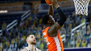 Mar 2, 2021; Ann Arbor, Michigan, USA; Illinois Fighting Illini center Kofi Cockburn (21) dunks on Michigan Wolverines center Hunter Dickinson (1) in the second half at Crisler Center. Mandatory Credit: Rick Osentoski-USA TODAY Sports