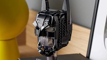 Discover LEGO's Batman Cowl building set on Amazon.