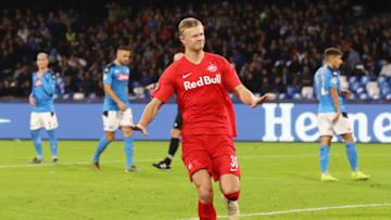 NAPLES, ITALY - NOVEMBER 05: Erling Braut Haaland of RB Salzburg celebrates after scoring the 0-1 goal during the UEFA Champions League group E match between SSC Napoli and RB Salzburg at Stadio San Paolo on November 05, 2019 in Naples, Italy. (Photo by Francesco Pecoraro/Getty Images)