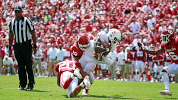 NORMAN, OK - SEPTEMBER 01: Running back Devin Singletary #5 of the Florida Atlantic Owls is tackled by safety Robert Barnes #20 and linebacker Caleb Kelly #19 of the Oklahoma Sooners at Gaylord Family Oklahoma Memorial Stadium on September 1, 2018 in Norman, Oklahoma. The Sooners defeated the Owls 63-14. (Photo by Brett Deering/Getty Images)