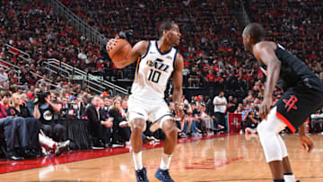 HOUSTON, TX - MAY 8: Alec Burks #10 of the Utah Jazz handles the ball against the Houston Rockets during Game Five of the Western Conference Semifinals of the 2018 NBA Playoffs on May 8, 2018 at the Toyota Center in Houston, Texas. NOTE TO USER: User expressly acknowledges and agrees that, by downloading and or using this photograph, User is consenting to the terms and conditions of the Getty Images License Agreement. Mandatory Copyright Notice: Copyright 2018 NBAE (Photo by Andrew D. Bernstein/NBAE via Getty Images)