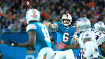 MIAMI GARDENS, FL - DECEMBER 11: Jay Cutler