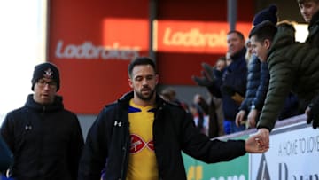 BURNLEY, ENGLAND - FEBRUARY 02: Danny Ings of Southampton acknowledges the fans as he is forced off injured during the Premier League match between Burnley FC and Southampton FC at Turf Moor on February 2, 2019 in Burnley, United Kingdom. (Photo by Matthew Lewis/Getty Images)