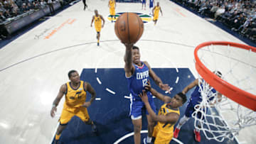 SALT LAKE CITY, UT - JANUARY 20: Tyrone Wallace #12 of the LA Clippers drives to the basket during the game against the Utah Jazz on January 20, 2018 at Vivint Smart Home Arena in Salt Lake City, Utah. Copyright 2018 NBAE (Photo by Melissa Majchrzak/NBAE via Getty Images)