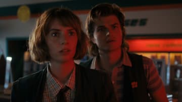 STRANGER THINGS. (L to R) Maya Hawke as Robin Buckley and Joe Keery as Steve Harrington in STRANGER THINGS. Cr. Courtesy of Netflix © 2022