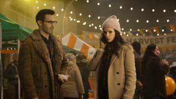 Superman & Lois -- "The Best of Smallville" -- Image Number: SML105a_0360r.jpg -- Pictured (L-R): Tyler Hoechlin as Clark Kent and Bitsie Tulloch as Lois Lane -- Photo: Bettina Strauss/The CW -- © 2021 The CW Network, LLC. All Rights Reserved.Photo Credit: Bettina Strauss