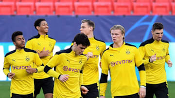 Borussia Dortmund players take part in a training session at the Ramon Sanchez Pizjuan stadium in Seville on February 16, 2021 on the eve of the UEFA Champions League round of 16 first leg football match between Sevilla FC and Borussia Dortmund. (Photo by CRISTINA QUICLER / AFP)