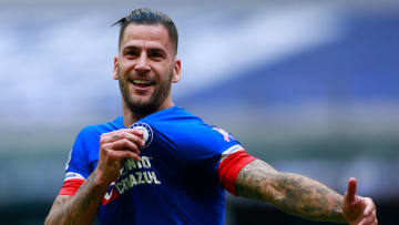 MEXICO CITY, MEXICO - OCTOBER 06: Edgar Mendez of Cruz Azul celebrates after scoring his team's first goal during the 12th rond match between Cruz Azul and Monterrey as part of the Torneo Apertura 2018 Liga MX at Azteca Stadium on October 6, 2018 in Mexico City, Mexico. (Photo by Manuel Velasquez/Getty Images)