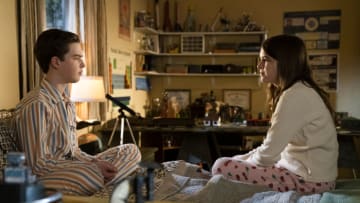 “A Clogged Pore, a Little Spanish and the Future” – Sheldon struggles to cope with the first signs of puberty and Mary and George Sr. both hunt for new jobs. Also, Georgie and Meemaw take a business trip across the border, on the season five finale of YOUNG SHELDON, Thursday, May 19 (8:00-8:31 PM, ET/PT) on the CBS Television Network, and available to stream live and on demand on Paramount+.Photo: Erik Voake/CBS ©2022 CBS Broadcasting, Inc. All Rights Reserved.