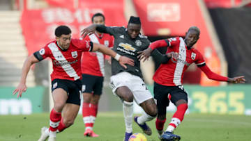 SOUTHAMPTON, ENGLAND - NOVEMBER 29: Che Adams and Moussa Djenepo of Southampton close down Aaron Wan-Bissaka of Manchester United during the Premier League match between Southampton and Manchester United at St Mary's Stadium on November 29, 2020 in Southampton, England. Sporting stadiums around the UK remain under strict restrictions due to the Coronavirus Pandemic as Government social distancing laws prohibit fans inside venues resulting in games being played behind closed doors. (Photo by Robin Jones/Getty Images)