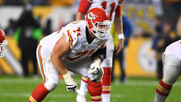 PITTSBURGH, PA - OCTOBER 02: Mitchell Schwartz #71 of the Kansas City Chiefs in action during the game against the Pittsburgh Steelers at Heinz Field on October 2, 2016 in Pittsburgh, Pennsylvania. (Photo by Joe Sargent/Getty Images) *** Local Caption ***