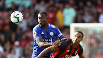 BOURNEMOUTH, ENGLAND - SEPTEMBER 15: Wes Morgan of Leicester City and Callum Wilson of AFC Bournemouth battle for the header during the Premier League match between AFC Bournemouth and Leicester City at Vitality Stadium on September 15, 2018 in Bournemouth, United Kingdom. (Photo by Bryn Lennon/Getty Images,)