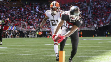 Oct 2, 2022; Atlanta, Georgia, USA; Atlanta Falcons running back Cordarrelle Patterson (84) scores a touchdown past Cleveland Browns cornerback Denzel Ward (21) in the first quarter at Mercedes-Benz Stadium. Mandatory Credit: Brett Davis-USA TODAY Sports