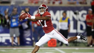 ORLANDO, FL - SEPTEMBER 01: Jaylen Waddle #17 of the Alabama Crimson Tide stretches out for a 49-yard reception in the second quarter of the game against the Louisville Cardinals at Camping World Stadium on September 1, 2018 in Orlando, Florida. (Photo by Joe Robbins/Getty Images)