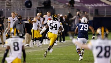 Daviyon Nixon #54 of the Iowa Hawkeyes (Photo by Joe Robbins/Getty Images)